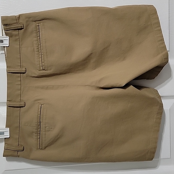 Old Navy men's khaki shorts 31" - Picture 2 of 3